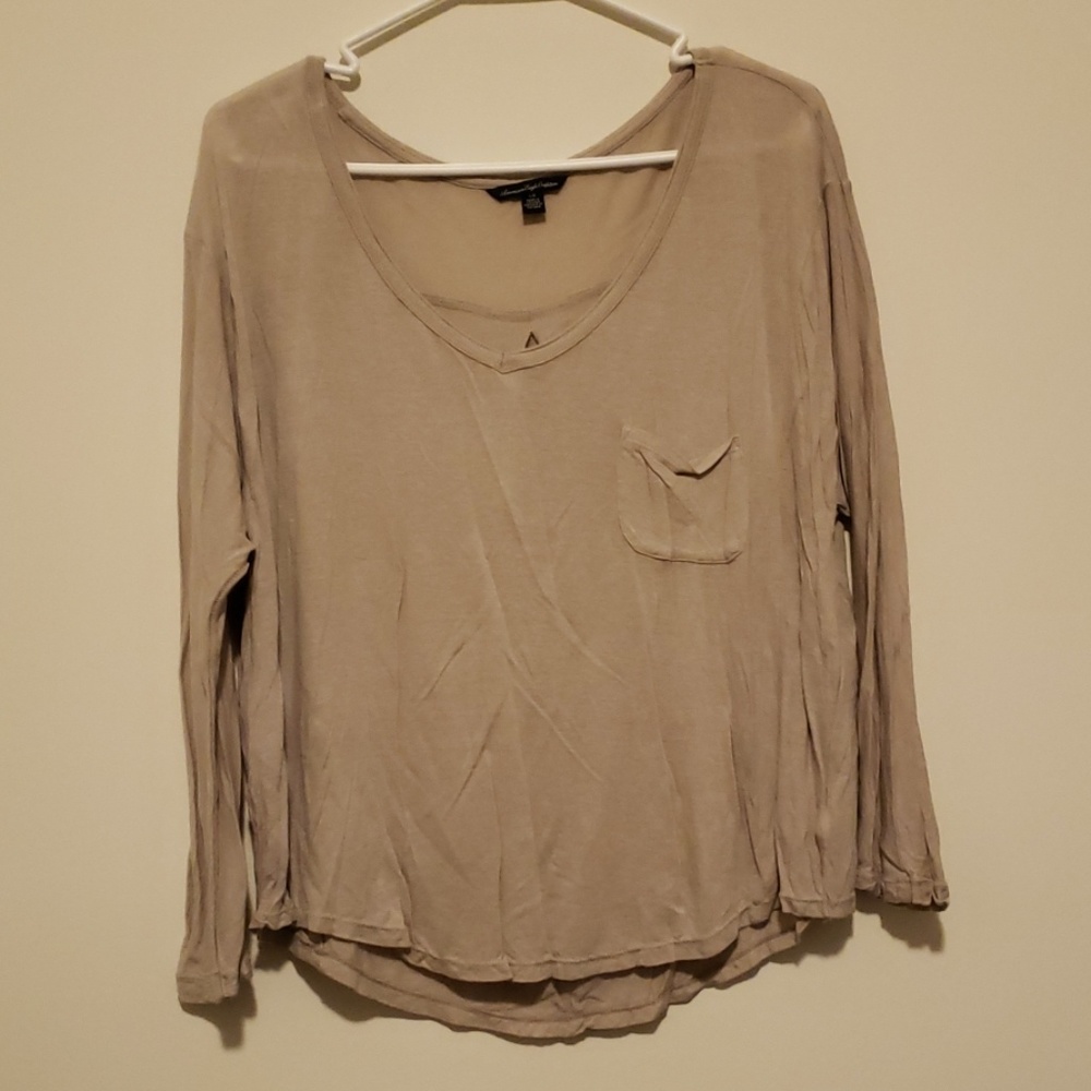 Long sleeve V neck shirt